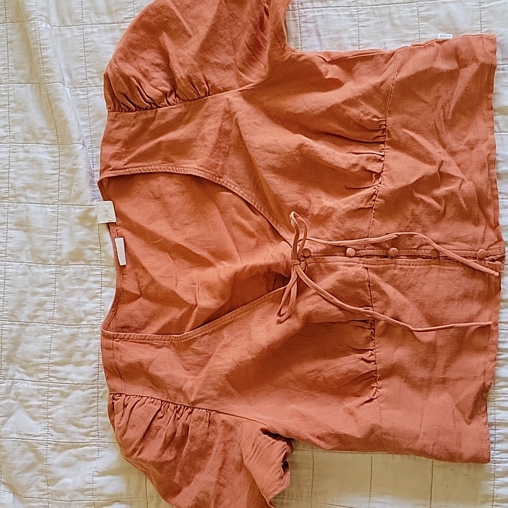 Levi's Linen Cropped Blouse